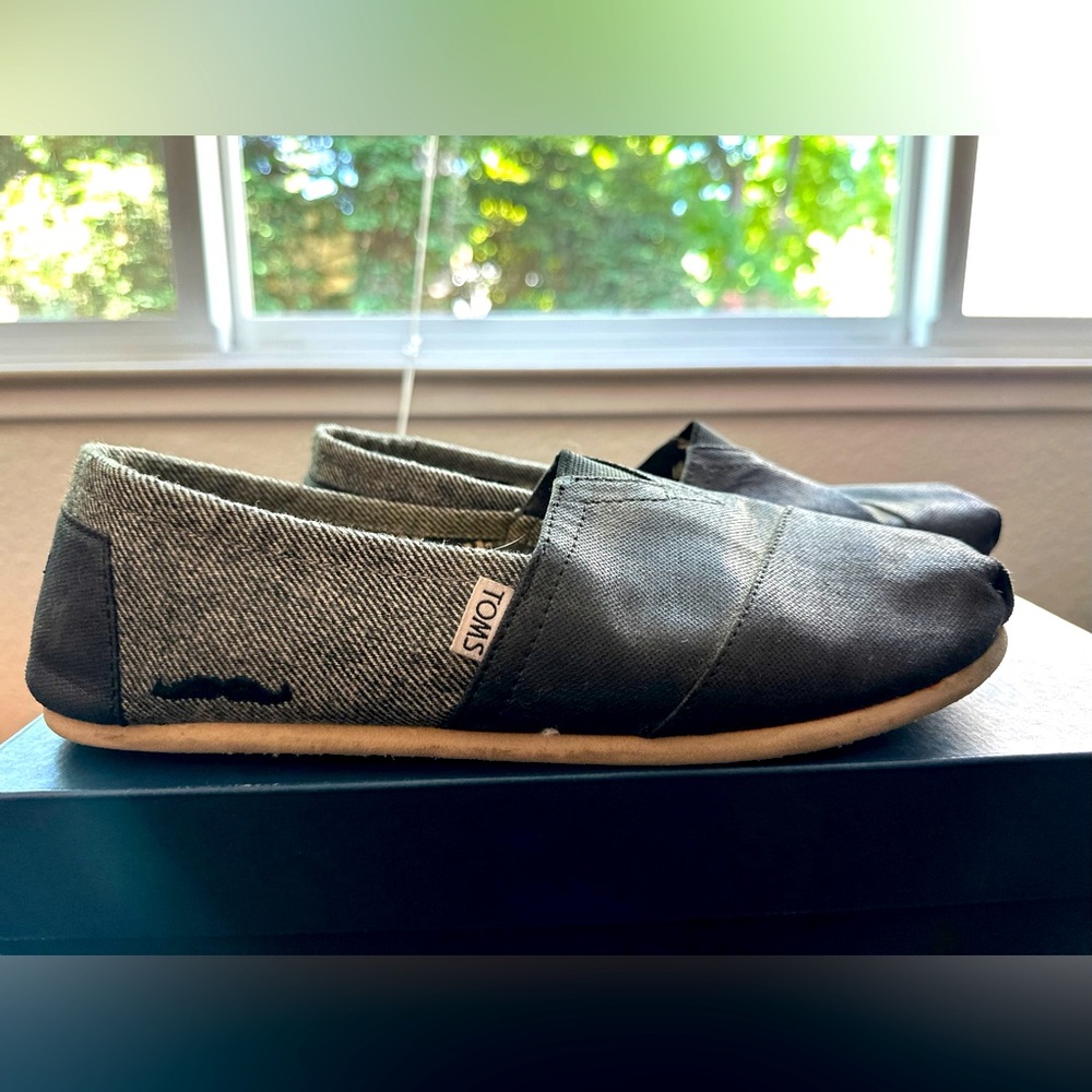 TOMS iconic silhouette slippers